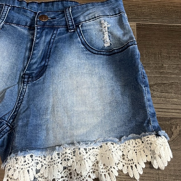 Cute denim shorts! - Picture 2 of 4